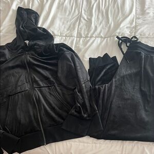 Felina velour track suit size 2X. (Fits like 1x) Black w/ silver accents.